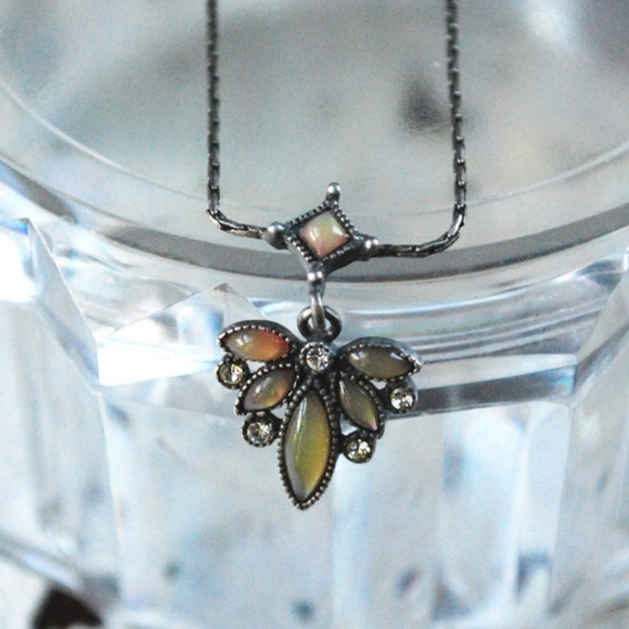 Vintage 1928 Dainty Drop Leaf Necklace - Picture 6 of 6